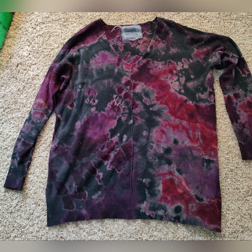 Purple/Black/Red Tie Dye V-neck 3/4 Sleeve Sweater - Size M